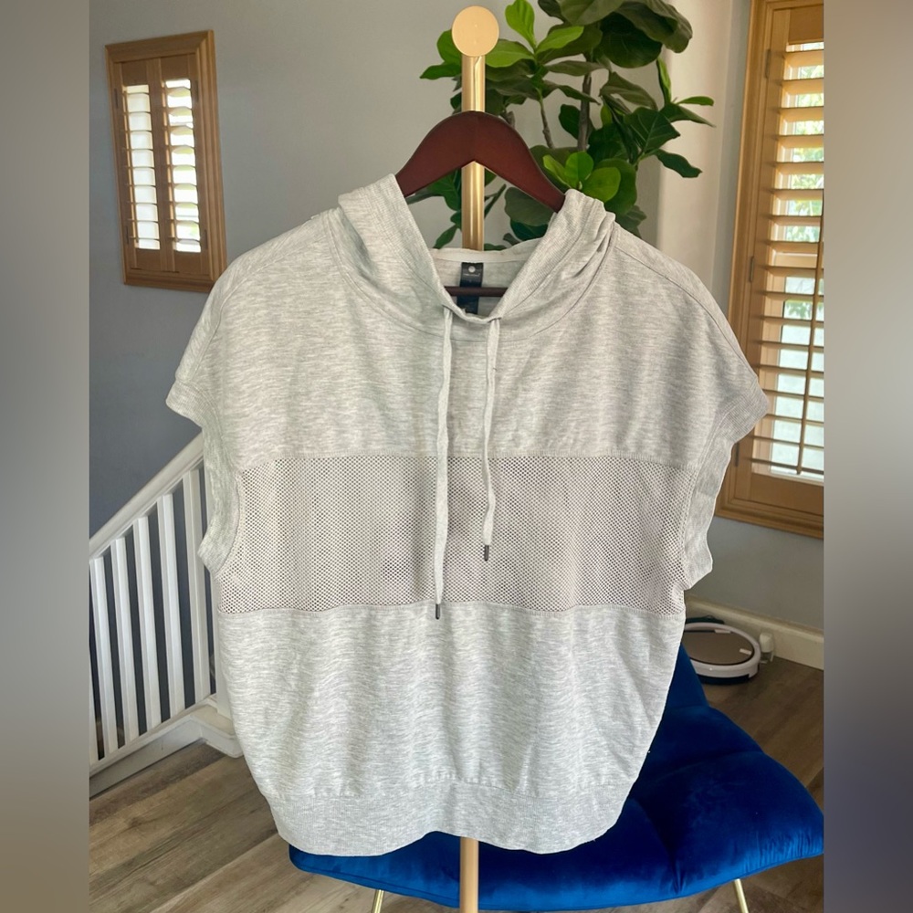 Yogalicious Sleeveless Mesh Chest Sweatshirt Women’s Size L